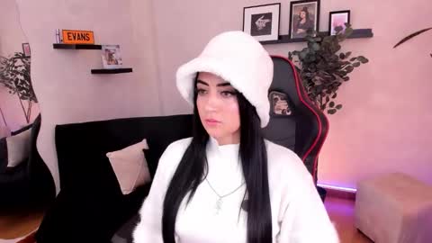 Snapshot of emmyevans1 chatting on 11/06/25, 07:37 Emmy Evans online show from 11/06/25, 07:37