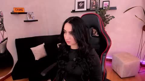 Snapshot of emmyevans1 chatting on 11/08/25, 07:34 Emmy Evans online show from 11/08/25, 07:34