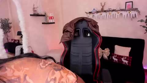 Snapshot of emmyevans1 chatting on 11/15/25, 07:43 Emmy Evans online show from 11/15/25, 07:43