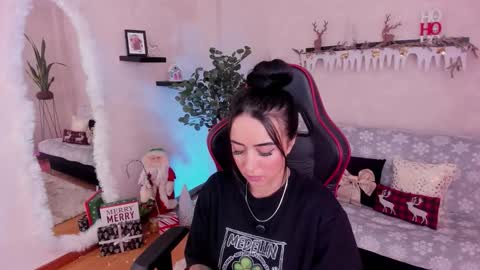 Snapshot of emmyevans1 chatting on 11/23/25, 07:46 Emmy Evans online show from 11/23/25, 07:46