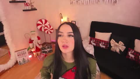 Snapshot of emmyevans1 chatting on 12/15/25, 07:18 Emmy Evans online show from 12/15/25, 07:18