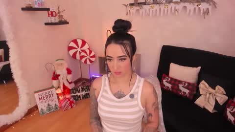 Snapshot of emmyevans1 chatting on 12/18/25, 07:53 Emmy Evans online show from 12/18/25, 07:53