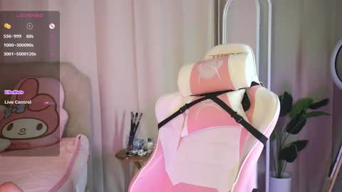 Snapshot of emmyfoxxofficial chatting on 02/05/26, 06:45 Emmylie online show from 02/05/26, 06:45