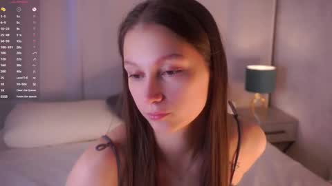 Snapshot of emmyleri chatting on 02/17/26, 01:02 Emmy online show from 02/17/26, 01:02
