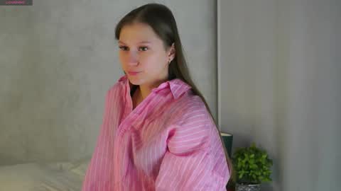 Snapshot of emmyleri chatting on 03/02/26, 01:52 Emmy online show from 03/02/26, 01:52