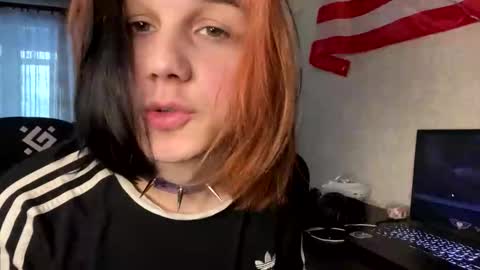 Snapshot of emo_kiss chatting on 12/15/25, 11:14 Amur online show from 12/15/25, 11:14