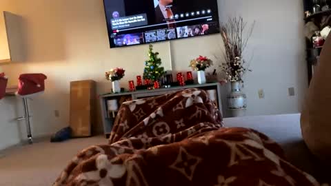 Snapshot of emoney04 chatting on 12/17/24, 09:05 emoney04 online show from 12/17/24, 09:05