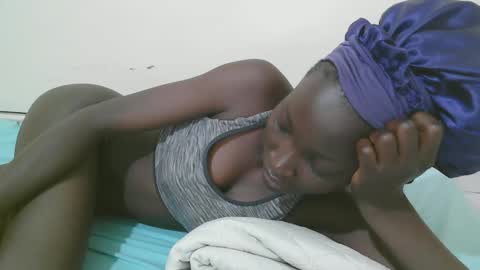 Snapshot of empress_ivy1 chatting on 04/19/26, 02:00 empress_ivy1 online show from 04/19/26, 02:00