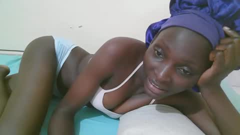 Snapshot of empress_ivy1 chatting on 04/19/26, 06:32 empress_ivy1 online show from 04/19/26, 06:32