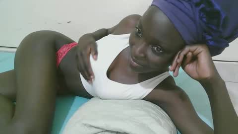 Snapshot of empress_ivy1 chatting on 04/21/26, 05:28 empress_ivy1 online show from 04/21/26, 05:28