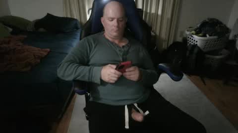 Snapshot of emsguy1 chatting on 09/23/25, 04:15 Matt online show from 09/23/25, 04:15