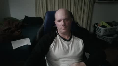 Snapshot of emsguy1 chatting on 10/05/25, 03:38 Matt online show from 10/05/25, 03:38