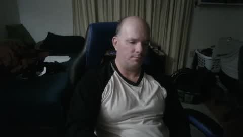 Snapshot of emsguy1 chatting on 10/12/25, 04:00 Matt online show from 10/12/25, 04:00