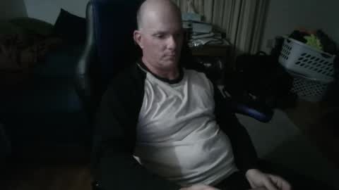 Snapshot of emsguy1 chatting on 11/04/25, 05:06 Matt online show from 11/04/25, 05:06