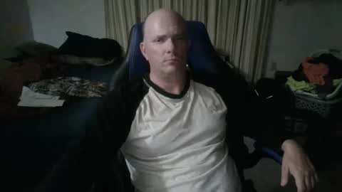 Snapshot of emsguy1 chatting on 12/14/25, 04:07 Matt online show from 12/14/25, 04:07