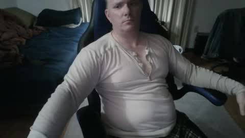 Snapshot of emsguy1 chatting on 04/06/26, 03:59 Matt online show from 04/06/26, 03:59