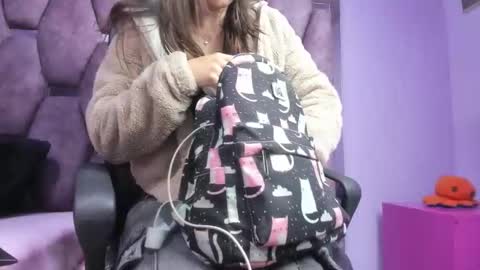 Snapshot of emy_latin chatting on 09/26/25, 11:47 emy_latin online show from 09/26/25, 11:47