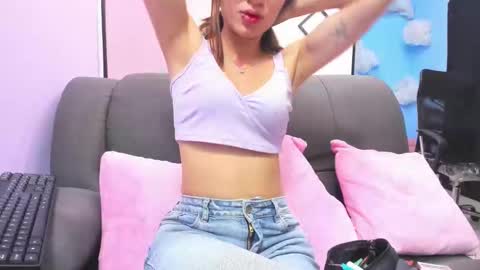 Snapshot of emy_latin chatting on 11/05/25, 08:53 emy_latin online show from 11/05/25, 08:53