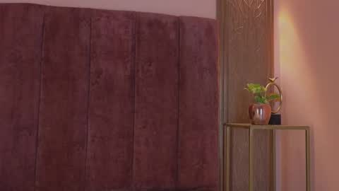 Snapshot of emy_leon chatting on 11/08/25, 09:35 Emy online show from 11/08/25, 09:35