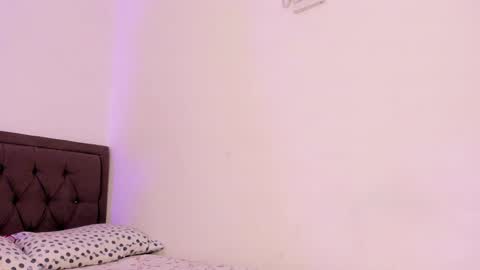 Snapshot of emy_zapatastar chatting on 01/13/25, 05:01 Emiliana online show from 01/13/25, 05:01