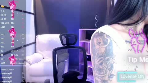 Snapshot of emysilver chatting on 02/03/25, 05:24 Emy Silver online show from 02/03/25, 05:24