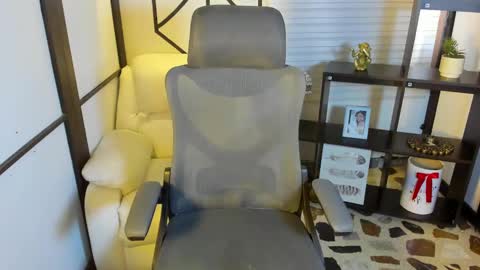 Snapshot of emysilver chatting on 02/07/25, 07:38 Emy Silver online show from 02/07/25, 07:38