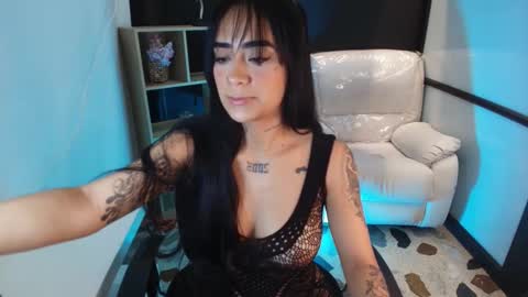 Snapshot of emysilver chatting on 02/10/25, 02:05 Emy Silver online show from 02/10/25, 02:05