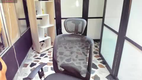 Snapshot of emysilver chatting on 02/14/25, 03:58 Emy Silver online show from 02/14/25, 03:58