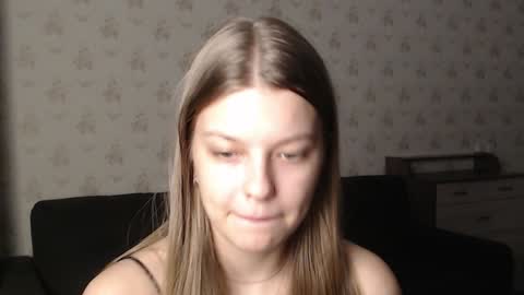 Snapshot of emysway chatting on 12/28/24, 02:42 EmySway online show from 12/28/24, 02:42