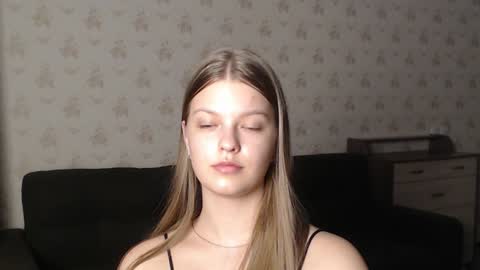 Snapshot of emysway chatting on 12/29/24, 12:30 EmySway online show from 12/29/24, 12:30