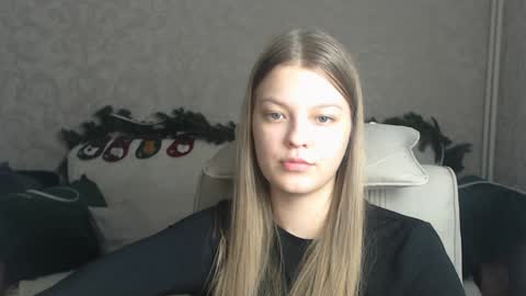 Snapshot of emysway chatting on 01/07/25, 09:14 EmySway online show from 01/07/25, 09:14
