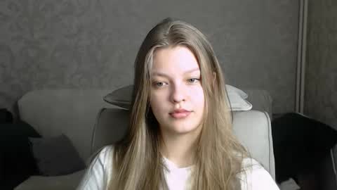 Snapshot of emysway chatting on 02/14/25, 01:13 EmySway online show from 02/14/25, 01:13