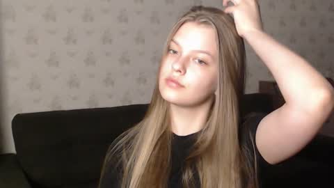 Snapshot of emysway chatting on 03/12/25, 05:49 EmySway online show from 03/12/25, 05:49