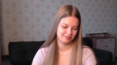Snapshot of emysway chatting on 09/22/25, 04:47 EmySway online show from 09/22/25, 04:47