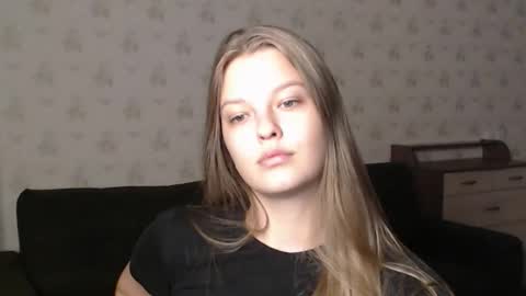 Snapshot of emysway chatting on 10/04/25, 11:52 EmySway online show from 10/04/25, 11:52