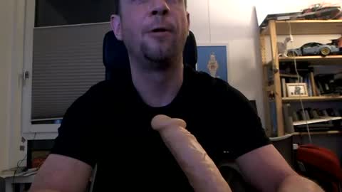 Snapshot of emzett chatting on 06/14/26, 12:08 emzett online show from 06/14/26, 12:08