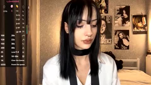 Snapshot of enasmelko chatting on 11/19/25, 08:42 Amelia online show from 11/19/25, 08:42