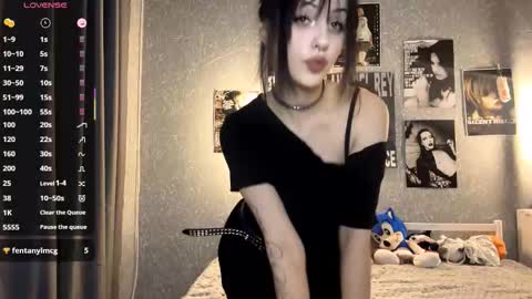 Snapshot of enasmelko chatting on 11/24/25, 08:30 Amelia online show from 11/24/25, 08:30