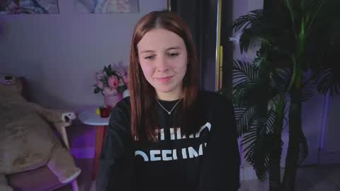 Snapshot of enchanted_bella chatting on 10/11/25, 09:02 enchanted_bella online show from 10/11/25, 09:02