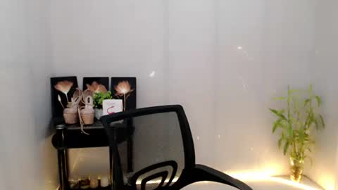 enchantress_mia03 online show from 06/01/26, 06:15