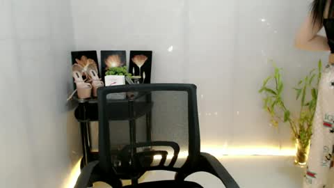 enchantress_mia03 online show from 07/19/26, 06:17