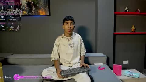 Snapshot of ender_h0tt chatting on 03/20/26, 02:11 Ender online show from 03/20/26, 02:11