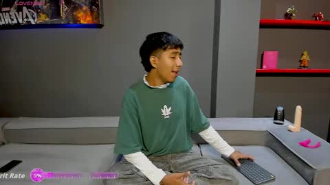 Snapshot of ender_h0tt chatting on 04/17/26, 01:58 Ender online show from 04/17/26, 01:58