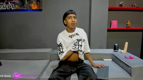 Snapshot of ender_h0tt chatting on 04/22/26, 02:18 Ender online show from 04/22/26, 02:18