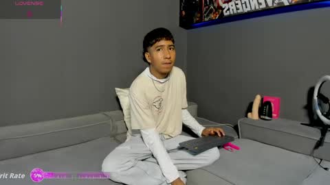 Snapshot of ender_h0tt chatting on 05/12/26, 02:03 Ender online show from 05/12/26, 02:03