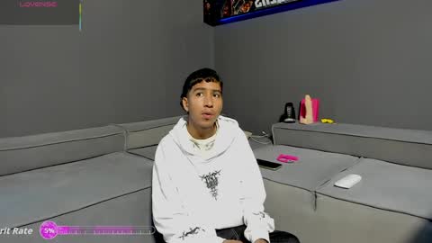 Snapshot of ender_h0tt chatting on 05/30/26, 01:52 Ender online show from 05/30/26, 01:52