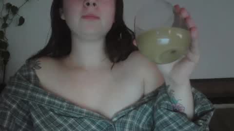 Snapshot of endlesslyevie chatting on 12/23/24, 12:25 endlessly evie online show from 12/23/24, 12:25