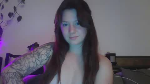 Snapshot of endlesslyevie chatting on 02/28/25, 02:20 endlessly evie online show from 02/28/25, 02:20