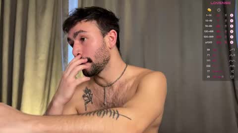 Snapshot of enen_glo chatting on 11/13/25, 11:31 Enen online show from 11/13/25, 11:31