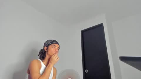 Snapshot of engel20042001 chatting on 12/16/24, 10:56 engel20042001 online show from 12/16/24, 10:56